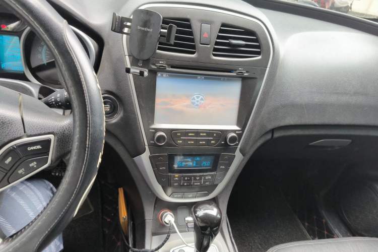 Used GAC Trumpchi GS5 2014 2.0L Automatic Two-Wheel Drive Anniversary Value Edition Audio And AC Panel