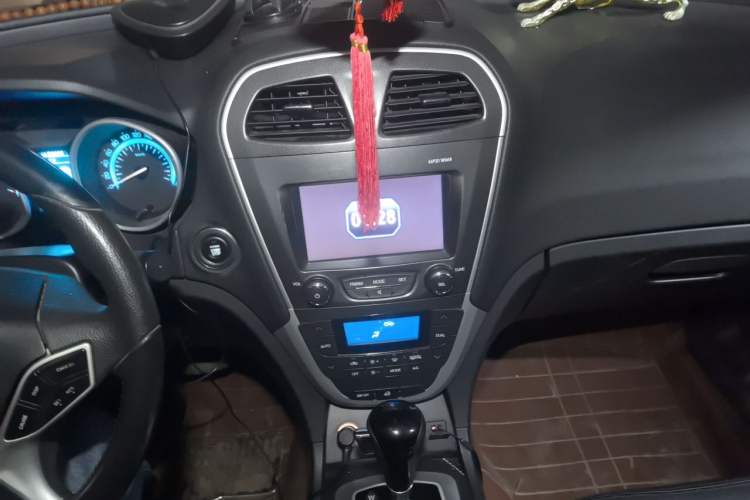 Used GAC Trumpchi GS5 2014 2.0L Automatic Two-Wheel Drive Anniversary Value Edition Audio And AC Panel