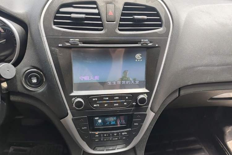 Used GAC Trumpchi GS5 2014 2.0L Automatic Two-Wheel Drive Anniversary Value Edition Audio And AC Panel