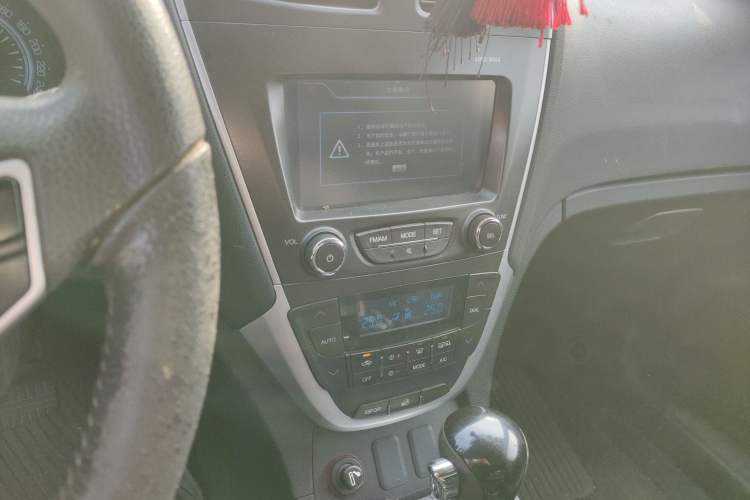 Used GAC Trumpchi GS5 2014 2.0L Automatic Two-Wheel Drive Anniversary Value Edition Audio And AC Panel