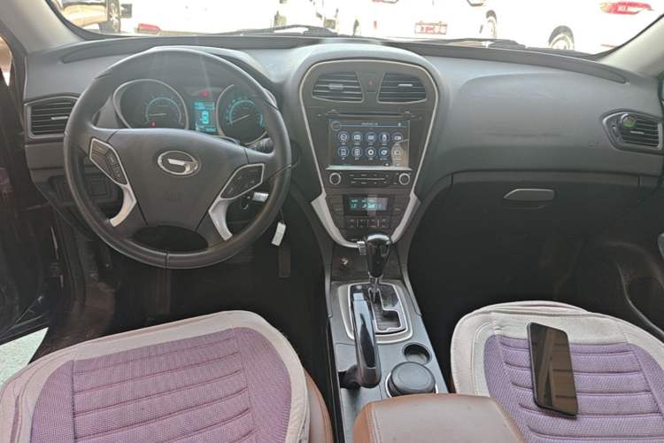 Used GAC Trumpchi GS5 2014 2.0L Automatic Two-Wheel Drive Deluxe Edition Center Console