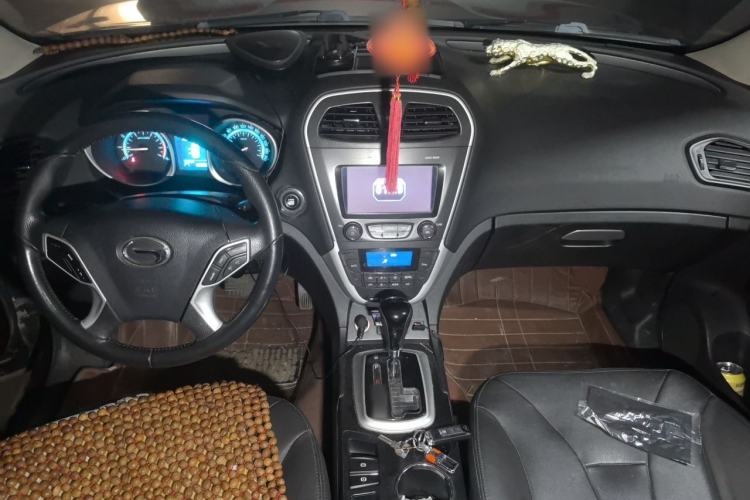 Used GAC Trumpchi GS5 2014 2.0L Automatic Two-Wheel Drive Anniversary Value Edition Center Console