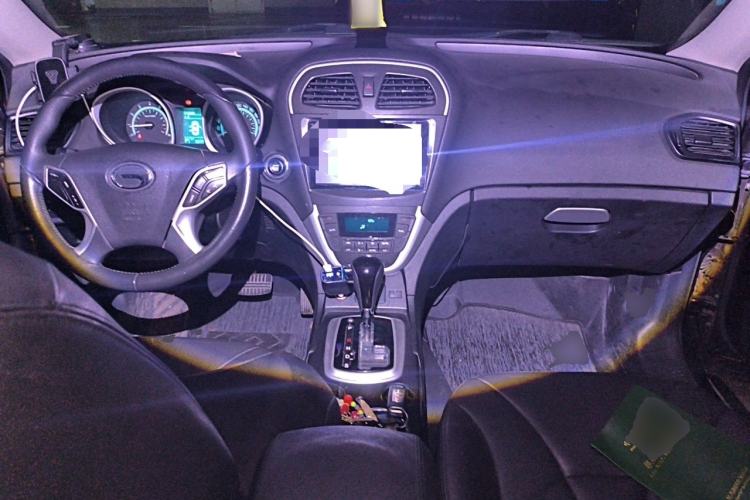 Used GAC Trumpchi GS5 2014 2.0L Automatic Two-Wheel Drive Anniversary Value Edition Center Console