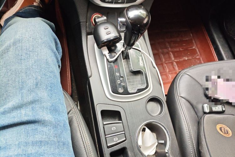 Used GAC Trumpchi GS5 2014 2.0L Automatic Two-Wheel Drive Anniversary Value Edition Gear Lever