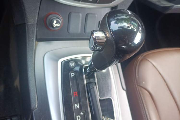 Used GAC Trumpchi GS5 2014 1.8T Automatic Two-Wheel Drive Supreme Edition Gear Lever