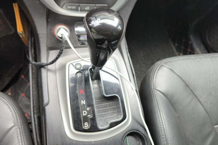 Used GAC Trumpchi GS5 2014 2.0L Automatic Two-Wheel Drive Anniversary Value Edition Gear Lever