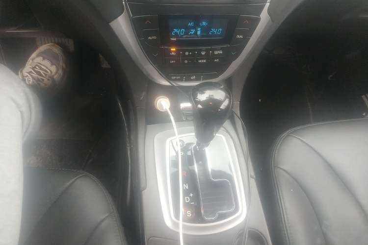 Used GAC Trumpchi GS5 2014 2.0L Automatic Two-Wheel Drive Anniversary Value Edition Gear Lever