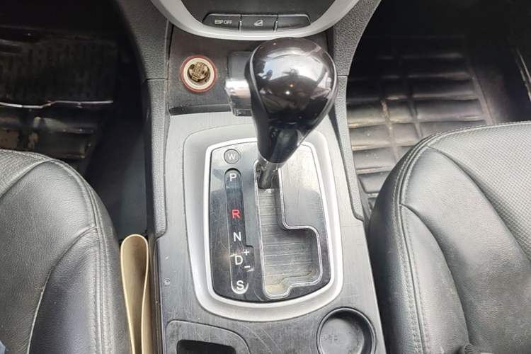 Used GAC Trumpchi GS5 2014 2.0L Automatic Two-Wheel Drive Anniversary Value Edition Gear Lever