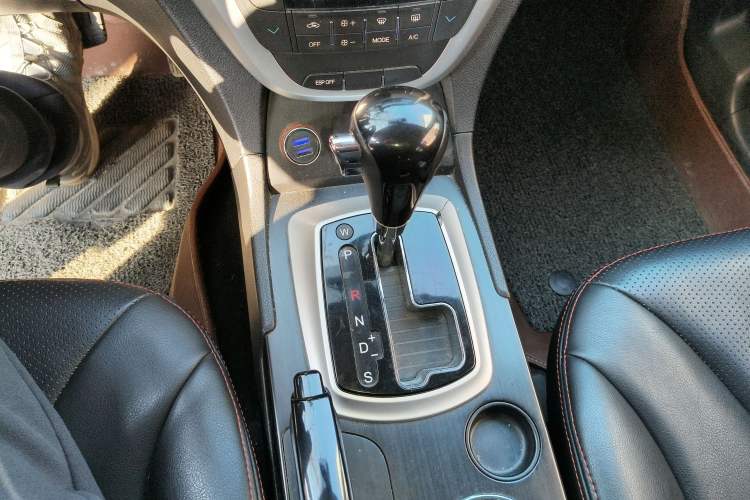 Used GAC Trumpchi GS5 2014 2.0L Automatic Two-Wheel Drive Deluxe Edition Gear Lever