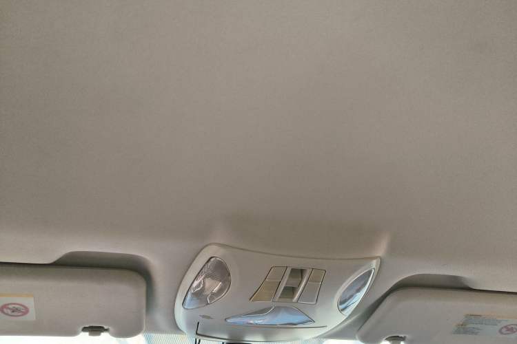Used GAC Trumpchi GS5 2014 2.0L Automatic Two-Wheel Drive Deluxe Edition Headliner