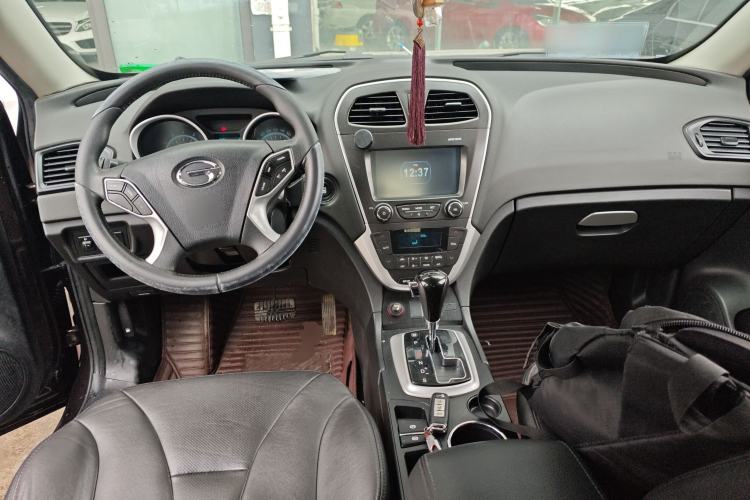 Used GAC Trumpchi GS5 2014 2.0L Automatic Two-Wheel Drive Anniversary Value Edition Interior 2