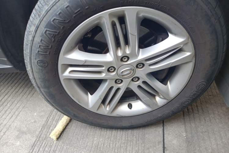 Used GAC Trumpchi GS5 2014 1.8T Automatic Two-Wheel Drive Supreme Edition Right Front Wheel Hub