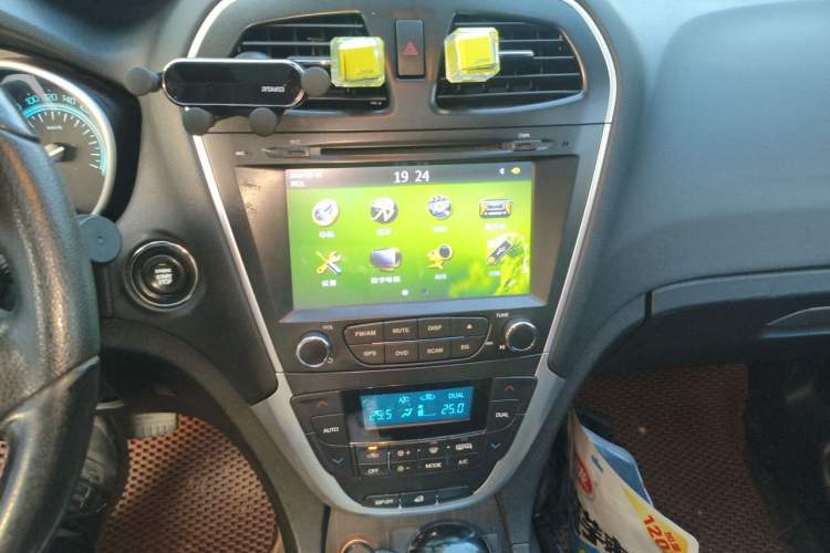 Used GAC Trumpchi GS5 2014 2.0L Automatic Two-Wheel Drive Anniversary Value Edition Audio And AC Panel