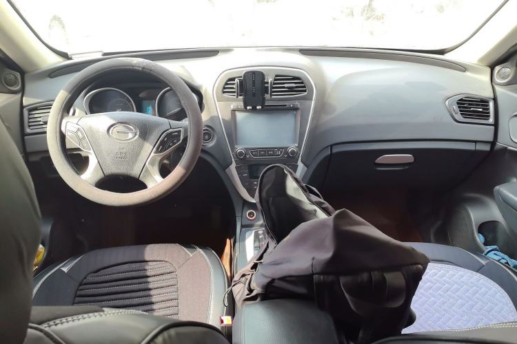 Used GAC Trumpchi GS5 2014 2.0L Automatic Two-Wheel Drive Anniversary Value Edition Center Console