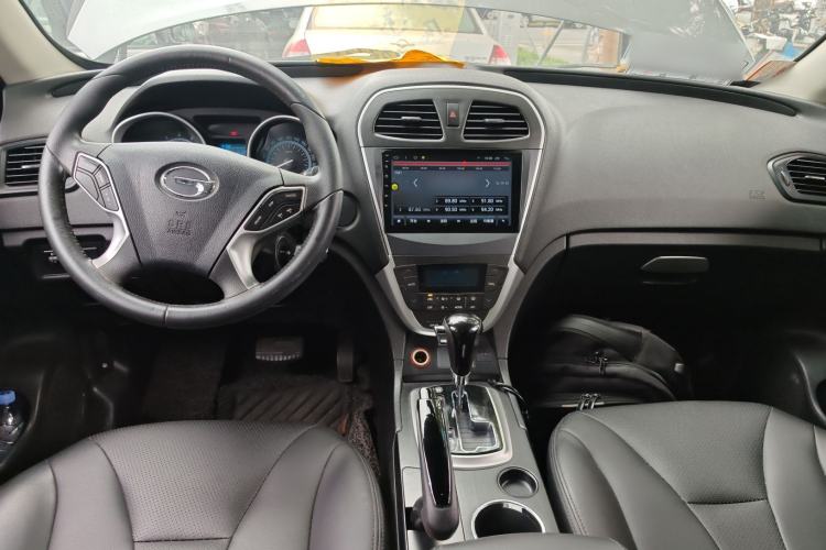 Used GAC Trumpchi GS5 2014 2.0L Automatic Two-Wheel Drive Deluxe Edition Center Console