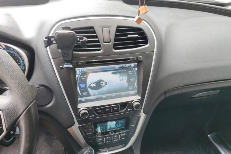 Used GAC Trumpchi GS5 2014 2.0L Manual Two-Wheel Drive Anniversary Value Edition Audio And AC Panel