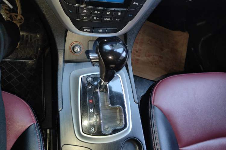 Used GAC Trumpchi GS5 2014 1.8T Automatic Two-Wheel Drive Supreme Edition Gear Lever