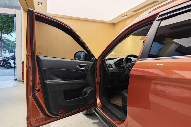 Used GAC Trumpchi GS5 2014 2.0L Automatic Two-Wheel Drive Anniversary Value Edition Exterior 12