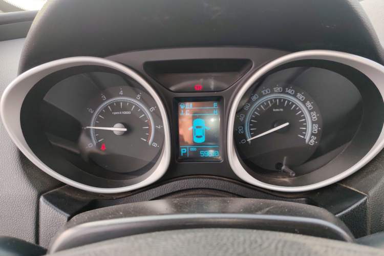 Used GAC Trumpchi GS5 2014 2.0L Automatic Two-Wheel Drive Deluxe Edition Instrument Cluster