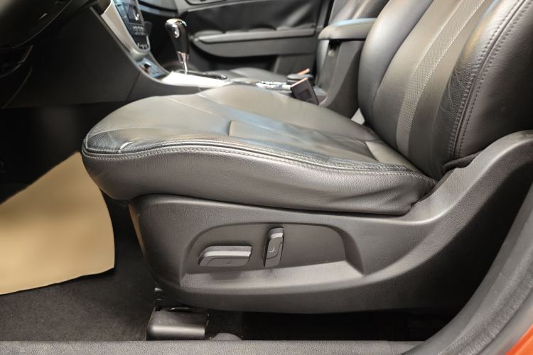 Used GAC Trumpchi GS5 2014 2.0L Automatic Two-Wheel Drive Anniversary Value Edition Interior 10
