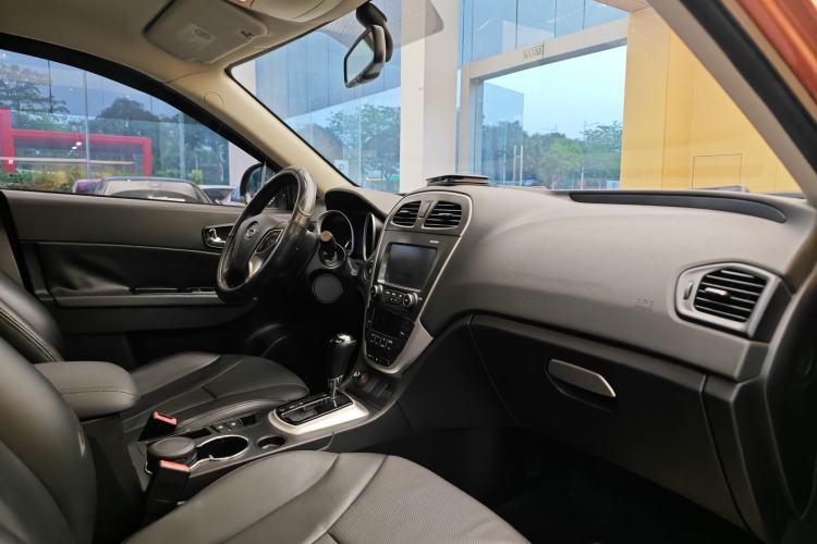 Used GAC Trumpchi GS5 2014 2.0L Automatic Two-Wheel Drive Anniversary Value Edition Interior 2
