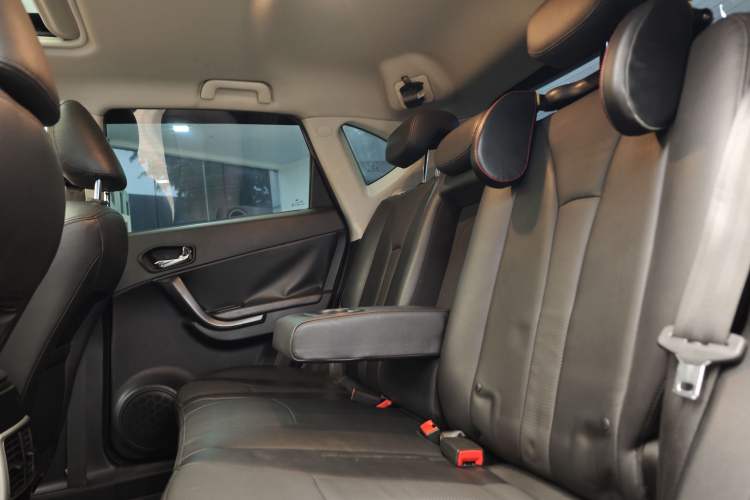 Used GAC Trumpchi GS5 2014 2.0L Automatic Two-Wheel Drive Anniversary Value Edition Interior 3