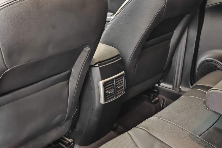 Used GAC Trumpchi GS5 2014 2.0L Automatic Two-Wheel Drive Anniversary Value Edition Interior 4