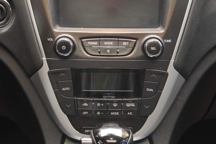 Used GAC Trumpchi GS5 2014 2.0L Automatic Two-Wheel Drive Anniversary Value Edition Interior 6