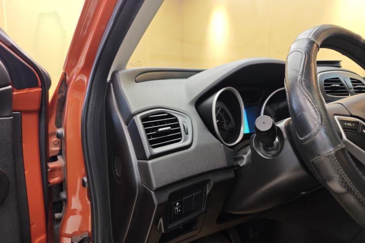 Used GAC Trumpchi GS5 2014 2.0L Automatic Two-Wheel Drive Anniversary Value Edition Interior 9