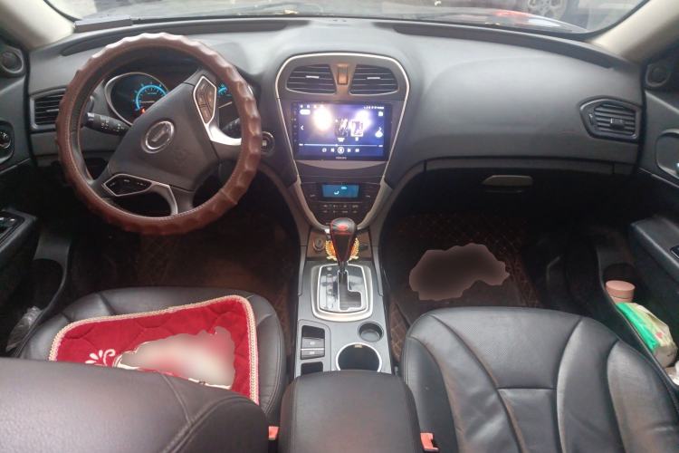 Used GAC Trumpchi GS5 2014 2.0L Automatic Two-Wheel Drive Anniversary Value Edition Center Console