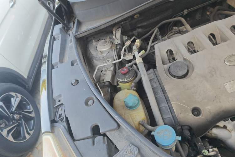 Used GAC Trumpchi GS5 2014 2.0L Automatic Two-Wheel Drive Deluxe Edition Engine Bay Right