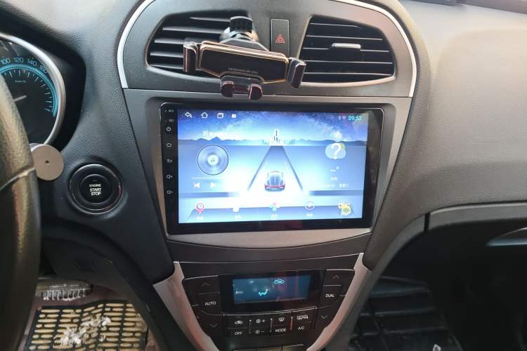 Used GAC Trumpchi GS5 2014 2.0L Automatic Two-Wheel Drive Anniversary Value Edition Audio And AC Panel