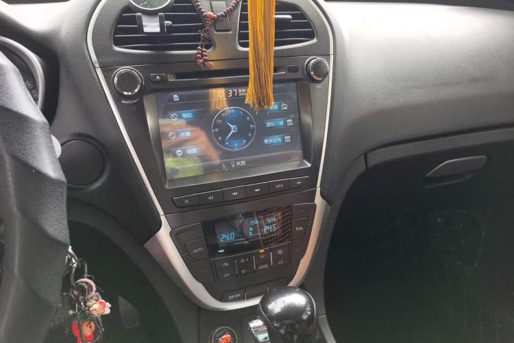 Used GAC Trumpchi GS5 2014 2.0L Automatic Two-Wheel Drive Deluxe Edition Audio And AC Panel