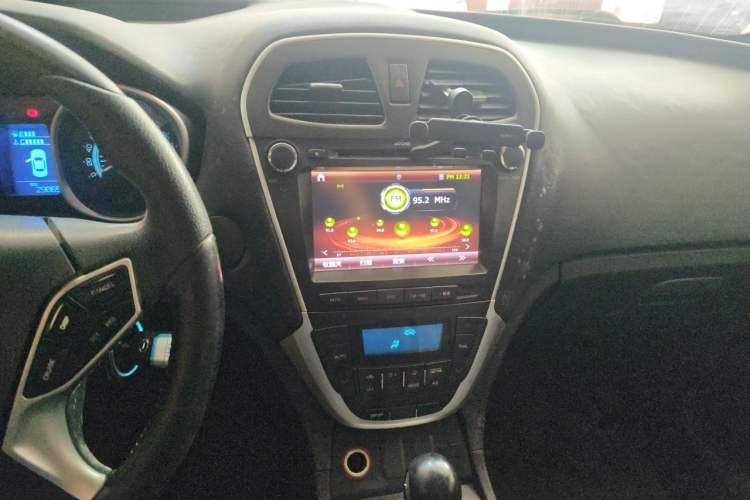 Used GAC Trumpchi GS5 2014 2.0L Manual Two-Wheel Drive Anniversary Value Edition Audio And AC Panel