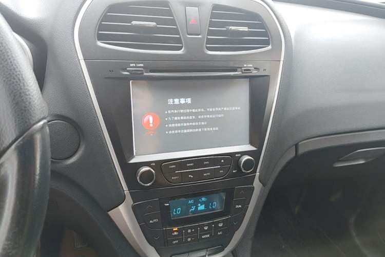 Used GAC Trumpchi GS5 2014 2.0L Automatic Two-Wheel Drive Deluxe Edition Audio And AC Panel