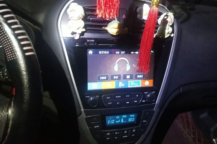 Used GAC Trumpchi GS5 2014 2.0L Automatic Two-Wheel Drive Deluxe Edition Audio And AC Panel