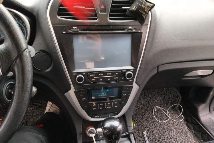 Used GAC Trumpchi GS5 2014 2.0L Automatic Two-Wheel Drive Deluxe Edition Audio And AC Panel