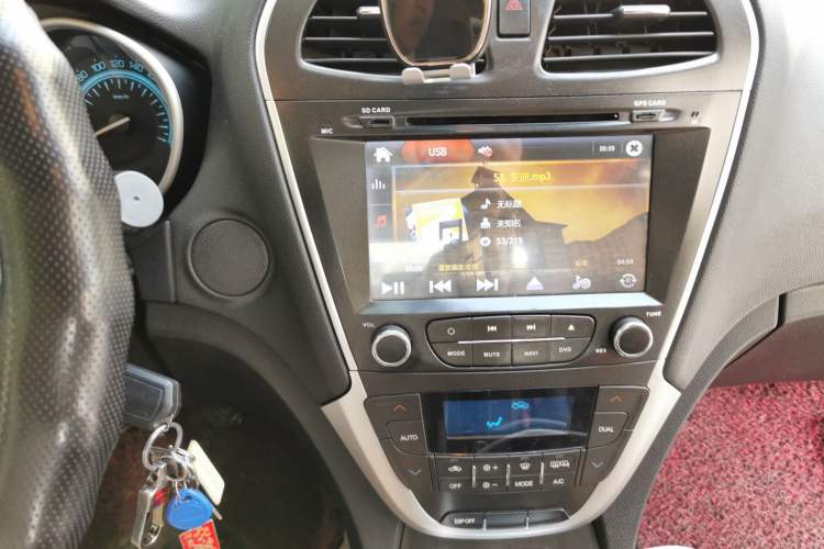 Used GAC Trumpchi GS5 2014 2.0L Manual Two-Wheel Drive Anniversary Value Edition Audio And AC Panel