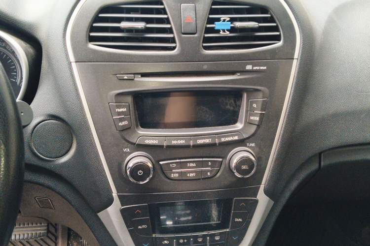 Used GAC Trumpchi GS5 2014 2.0L Automatic Two-Wheel Drive Deluxe Edition Audio And AC Panel