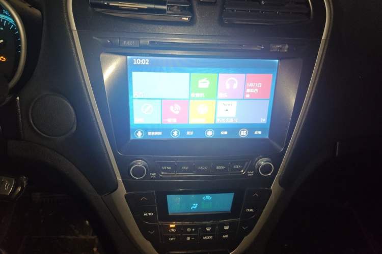 Used GAC Trumpchi GS5 2014 2.0L Automatic Two-Wheel Drive Deluxe Edition Audio And AC Panel