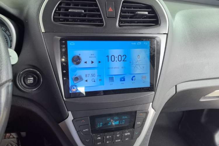 Used GAC Trumpchi GS5 2014 2.0L Automatic Two-Wheel Drive Anniversary Value Edition Audio And AC Panel