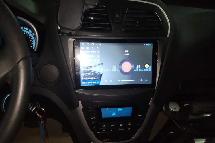Used GAC Trumpchi GS5 2014 2.0L Automatic Two-Wheel Drive Deluxe Edition Audio And AC Panel