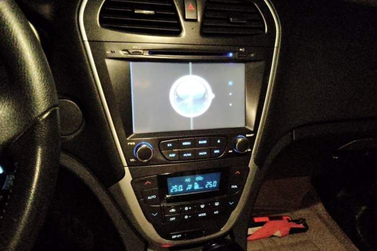 Used GAC Trumpchi GS5 2014 2.0L Automatic Two-Wheel Drive Deluxe Edition Audio And AC Panel