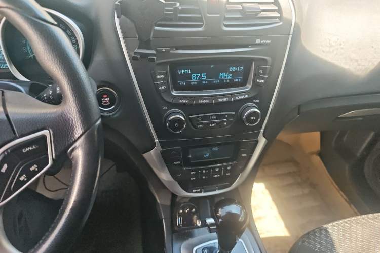 Used GAC Trumpchi GS5 2014 2.0L Automatic Two-Wheel Drive Deluxe Edition Audio And AC Panel