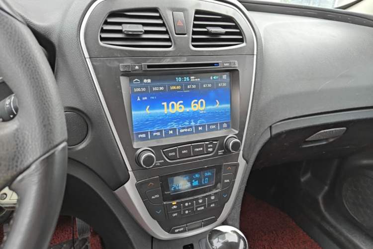 Used GAC Trumpchi GS5 2014 2.0L Automatic Two-Wheel Drive Deluxe Edition Audio And AC Panel