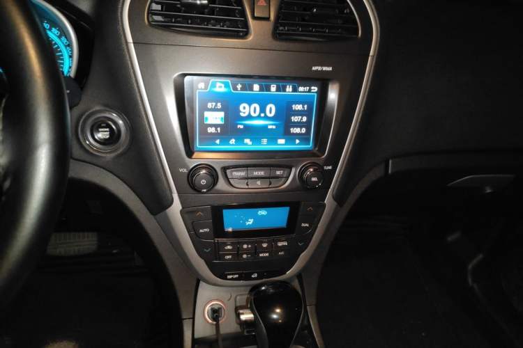 Used GAC Trumpchi GS5 2014 2.0L Automatic Two-Wheel Drive Anniversary Value Edition Audio And AC Panel