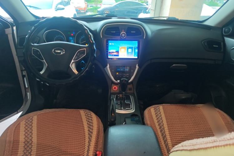 Used GAC Trumpchi GS5 2014 2.0L Automatic Two-Wheel Drive Deluxe Edition Center Console