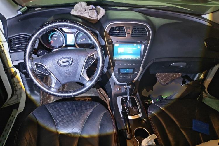 Used GAC Trumpchi GS5 2014 1.8T Automatic Two-Wheel Drive Supreme Edition Center Console