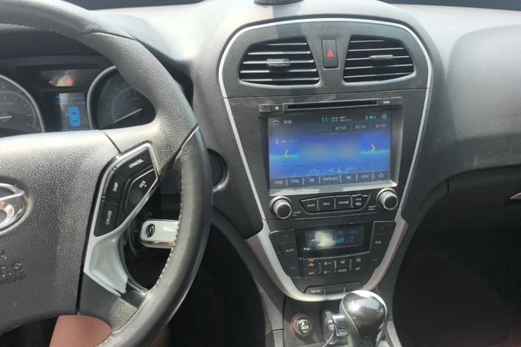 Used GAC Trumpchi GS5 2014 2.0L Automatic Two-Wheel Drive Deluxe Edition Center Console