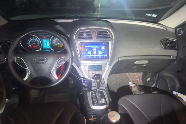 Used GAC Trumpchi GS5 2014 2.0L Automatic Two-Wheel Drive Anniversary Value Edition Center Console